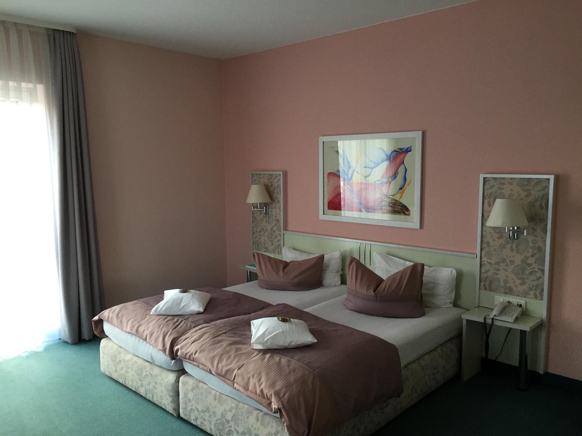 Altstadthotel An Der Werra Майнинген Екстериор снимка