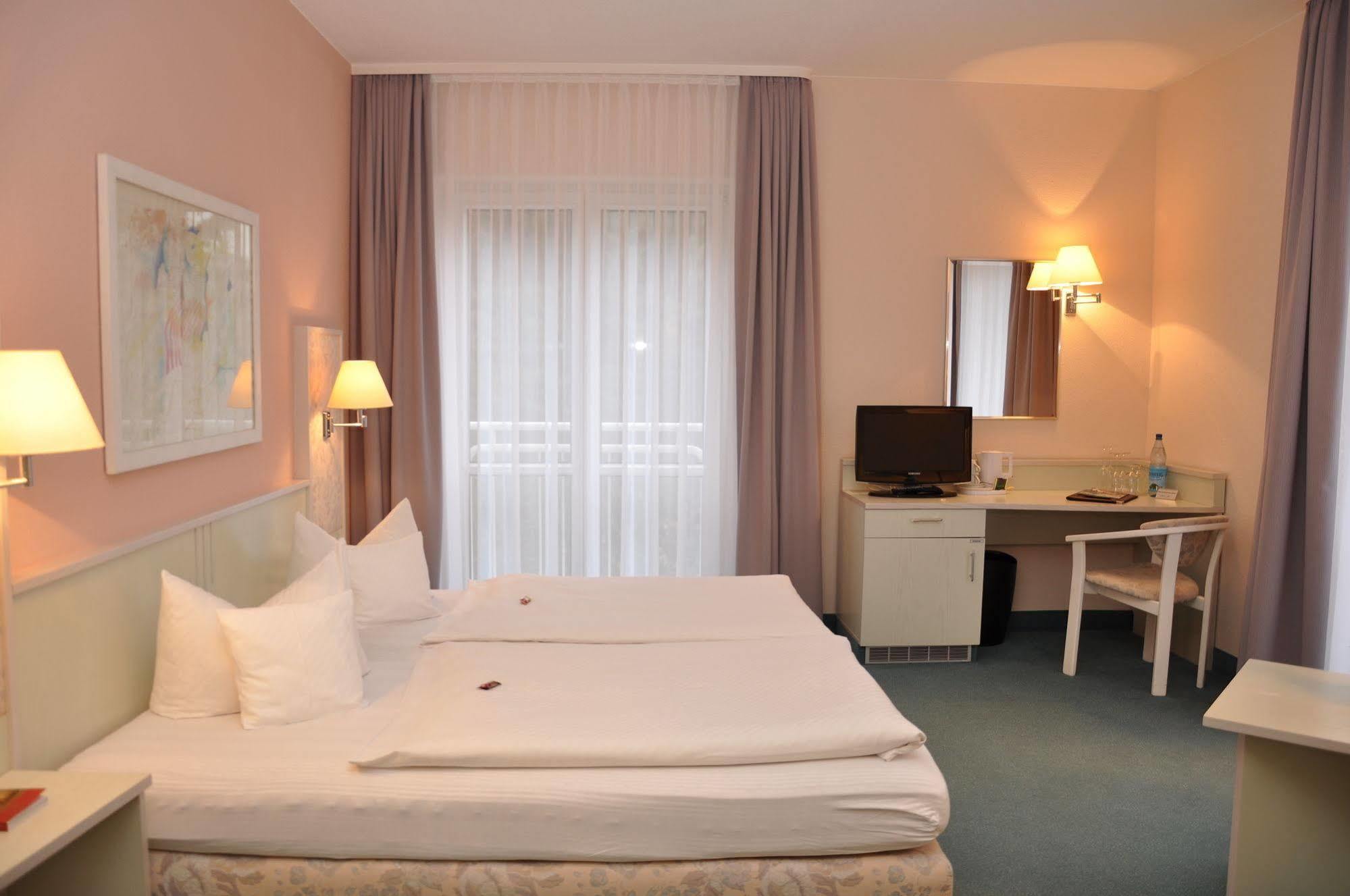 Altstadthotel An Der Werra Майнинген Екстериор снимка